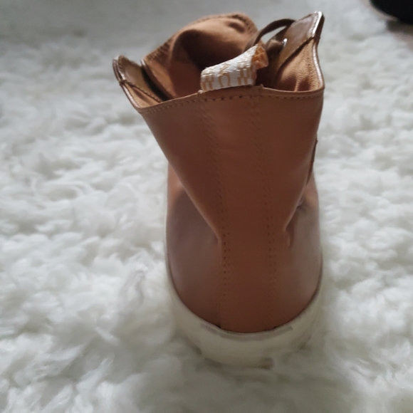 Coach Sneaker - Picture 3 of 6